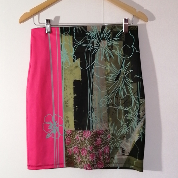 volt desing Dresses & Skirts - VOLT DESING MINI SKIRT SIZE 2